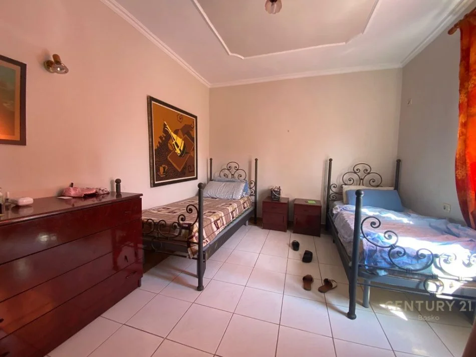 Tirane, jepet me qera apartament 1+1 Kati 3, 58 m² 500 € (RRUGA E DIBRES, MEDRESE)