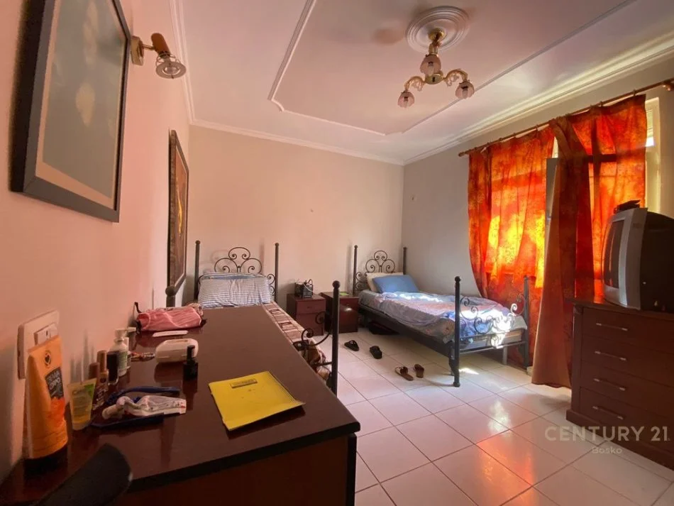 Tirane, jepet me qera apartament 1+1 Kati 3, 58 m² 500 € (RRUGA E DIBRES, MEDRESE)