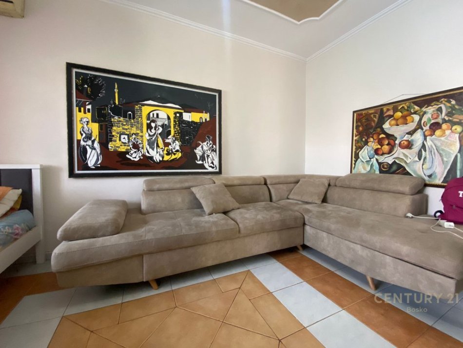 Tirane, jepet me qera apartament 1+1+Aneks+Ballkon Kati 3, 58 m² 500 € 