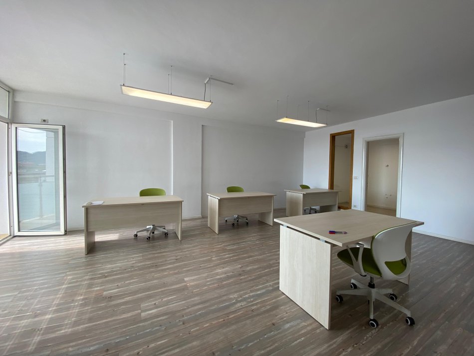 Tirane, jepet me qera zyre Kati 7, 125 m² 1.500 € (rruga e elbasanit)