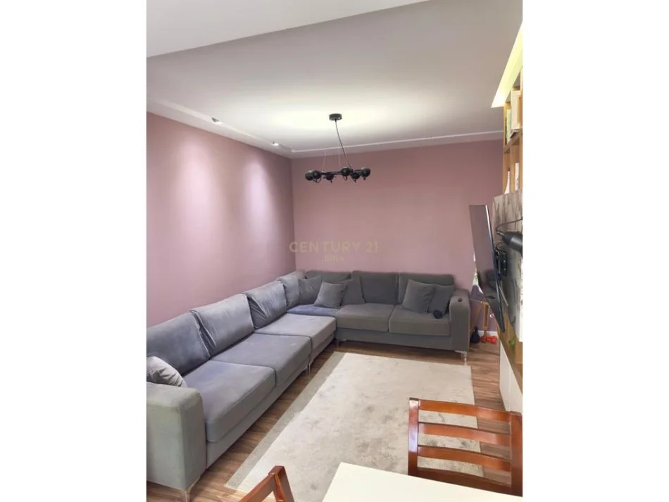 Tirane, jepet me qera apartament 1+1+Ballkon Kati 3, 62 m² 650 € (EL117738)