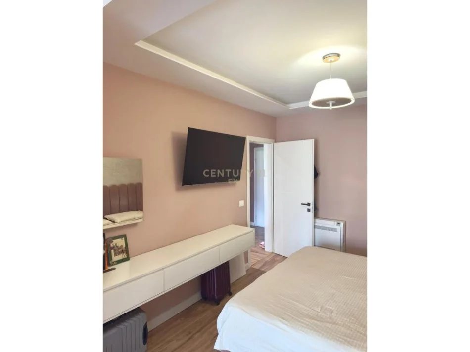 Tirane, jepet me qera apartament 1+1+Ballkon Kati 3, 62 m² 650 € (EL117738)