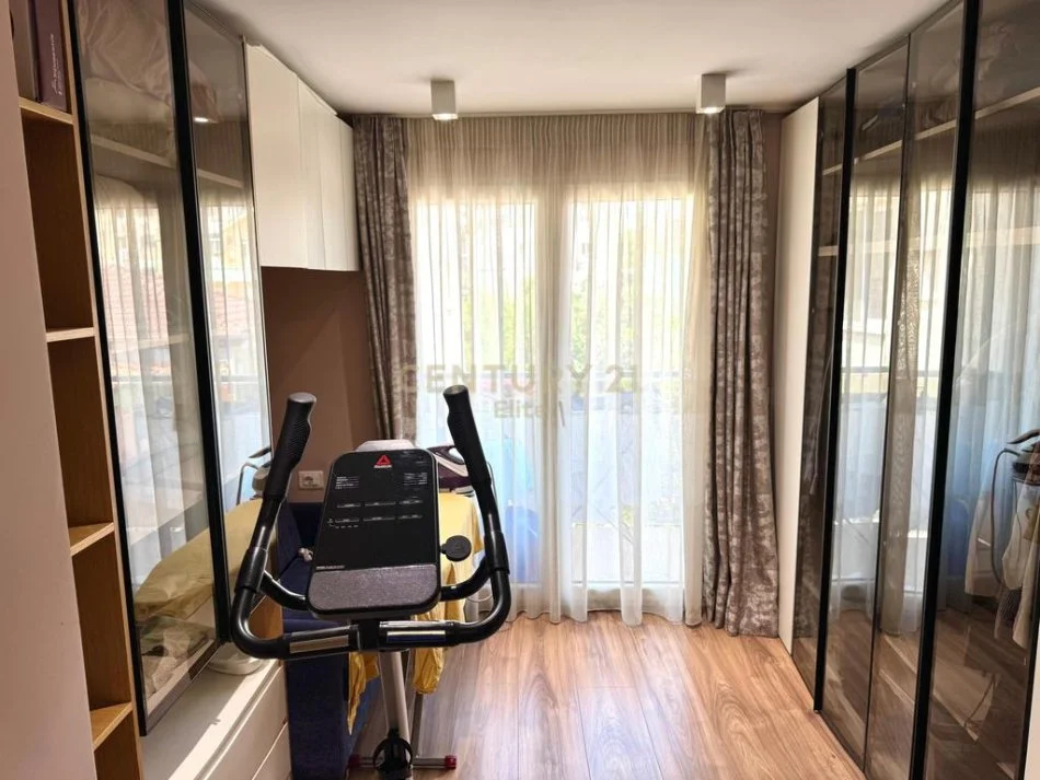 Tirane, jepet me qera apartament 1+1+Ballkon Kati 3, 62 m² 650 € (EL117738)