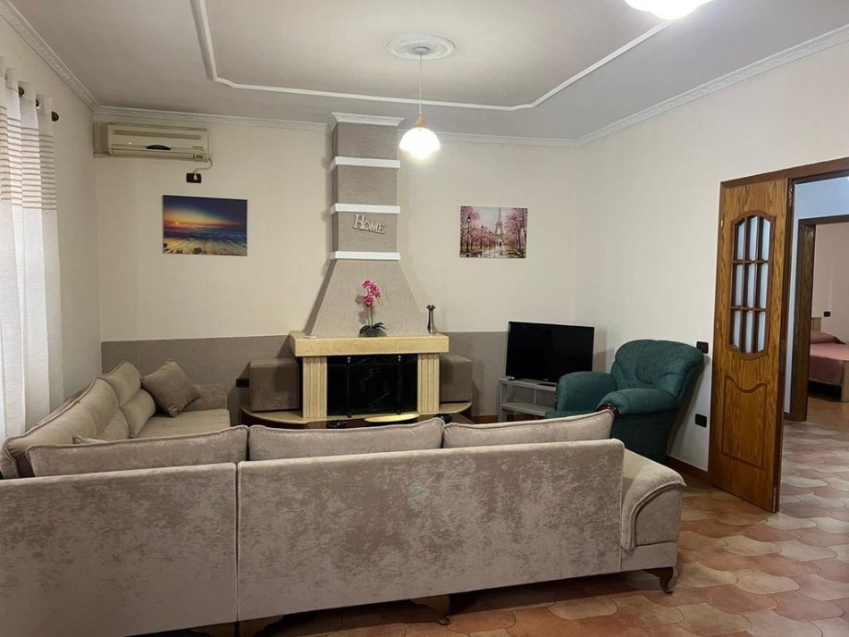 Tirane, jepet me qera apartament 2+1+Ballkon , 124 m² 700 € 