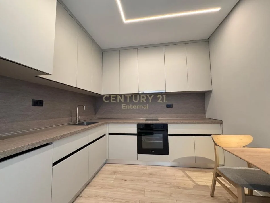 Tirane, jepet me qera apartament Kati 2, (Rruga Luigj Gurakuqi)