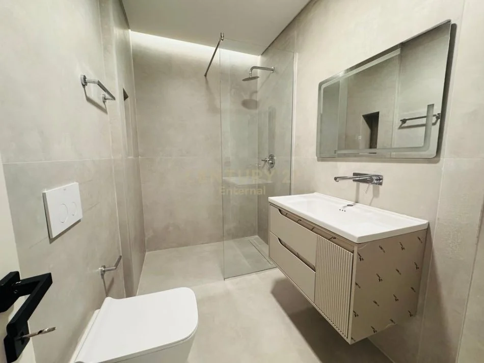 Tirane, jepet me qera apartament Kati 2, (Rruga Luigj Gurakuqi)