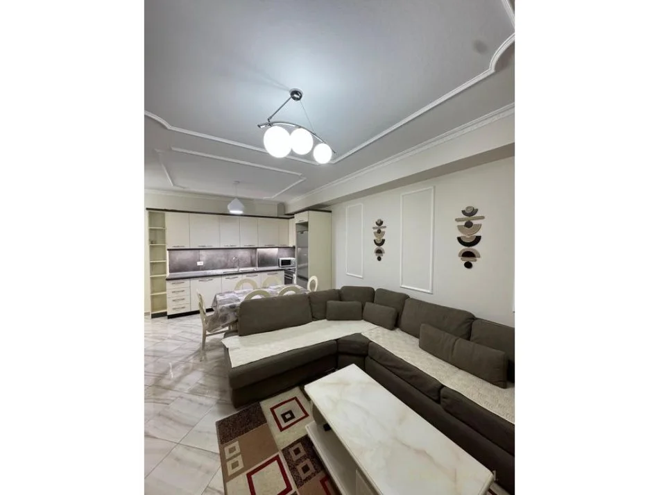 Tirane, jap me qera apartament 1+1 , 65 m² 600 € (Komuna e Parisit)