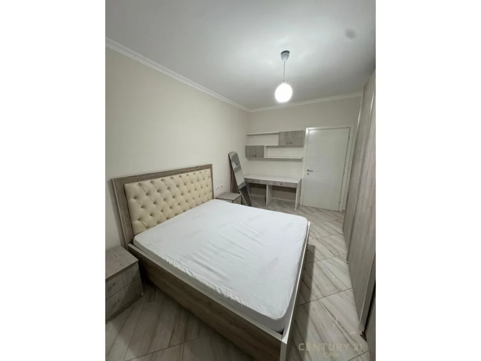 Tirane, jap me qera apartament 1+1 , 65 m² 600 € (Komuna e Parisit)