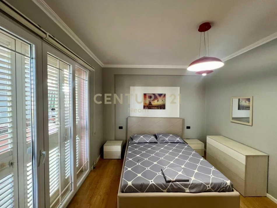 Tirane, jepet me qera apartament 2+1+Aneks+Ballkon Kati 1, 120 m² 800 € (Neom118111)