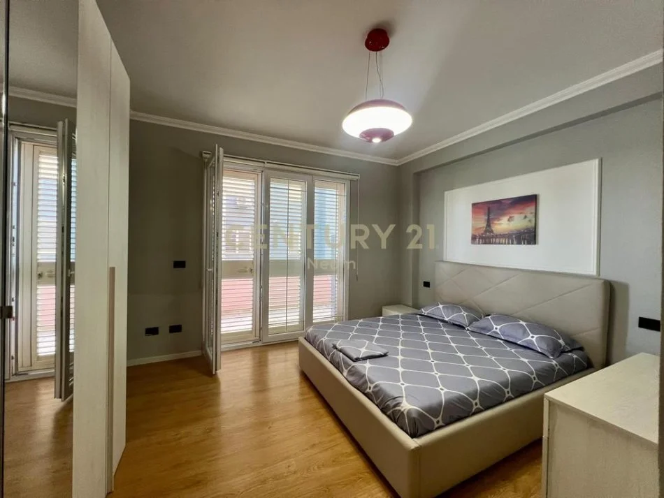 Tirane, jap me qera apartament 2+1+2 , 120 m² 800 € (KOPSHTI BOTANIK)