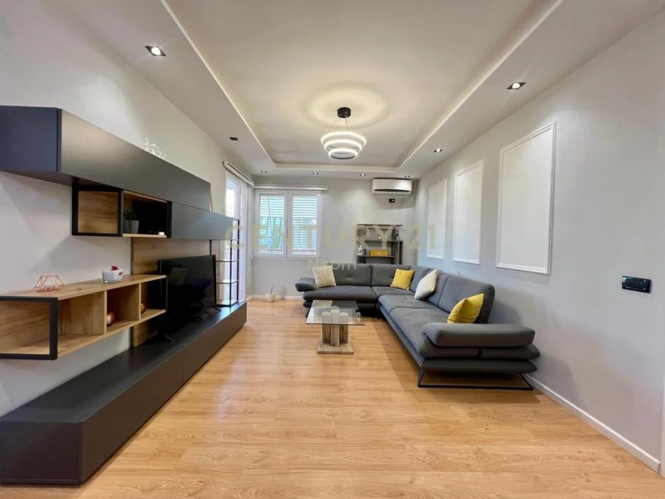 Tirane, jepet me qera apartament 2+1+Aneks+Ballkon Kati 1, 120 m² 800 € (Neom118111)