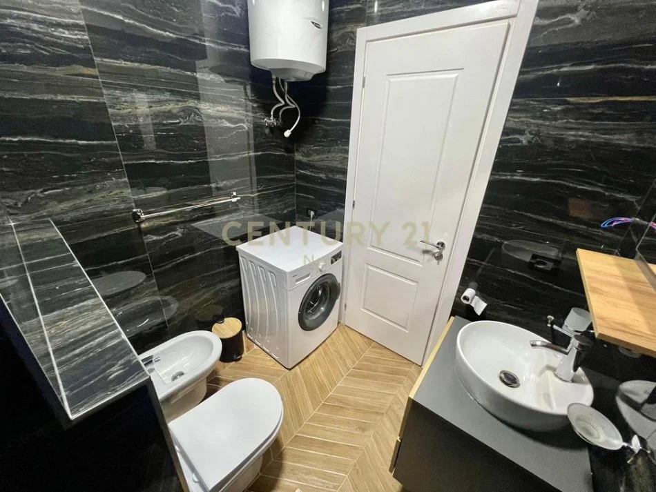 Tirane, jepet me qera apartament 2+1+Aneks+Ballkon Kati 1, 120 m² 800 € (Neom118111)