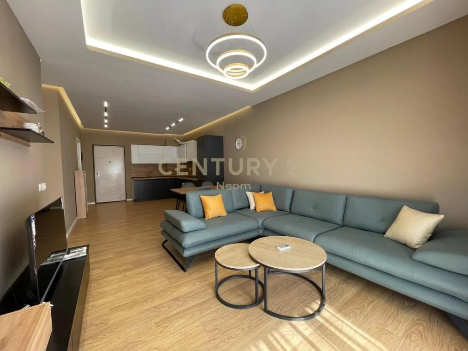 Tirane, jepet me qera apartament 2+1+Aneks+Ballkon Kati 1, 103 m² 750 € (Neom118113)