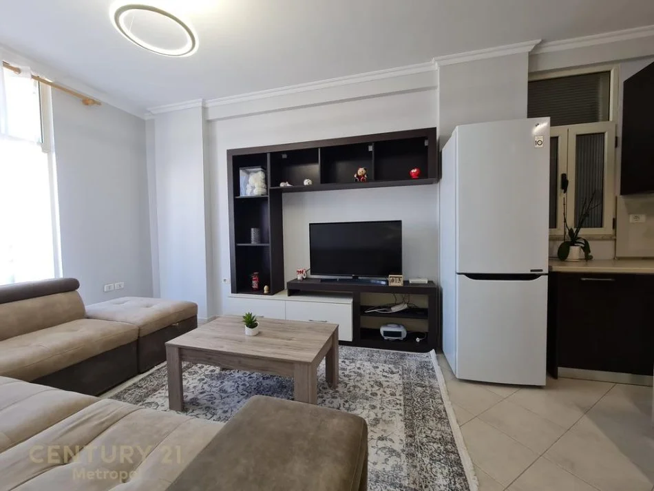 Tirane, jap me qera apartament 1+1 , 65 m² 550 € (Kodra e Diellit)