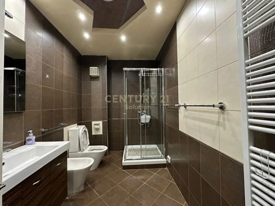 Tirane, jap me qera apartament 2+1+ POST PARKIMI  , 115 m² 1.200 € (KOPSHTI BOTANIK ZOOLOGJIK)