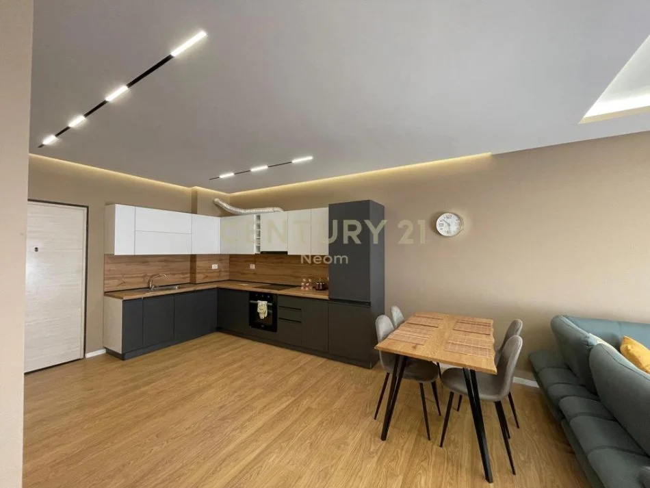Tirane, jepet me qera apartament 2+1+Aneks+Ballkon Kati 1, 103 m² 750 € (Neom118113)