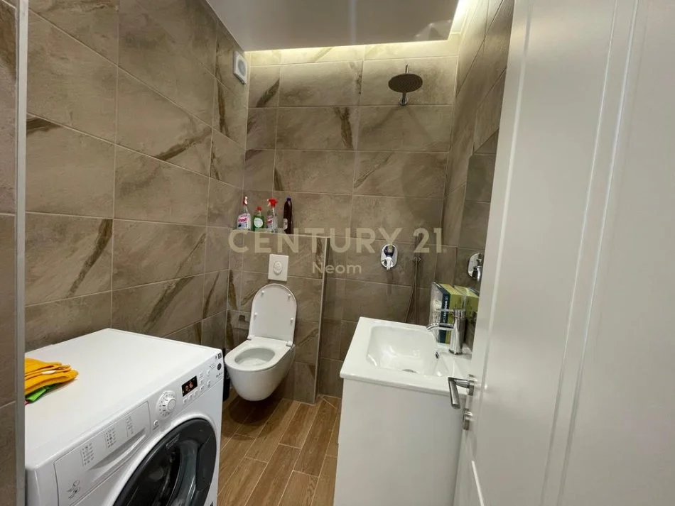 Tirane, jepet me qera apartament 2+1+Aneks+Ballkon Kati 1, 103 m² 750 € (Neom118113)