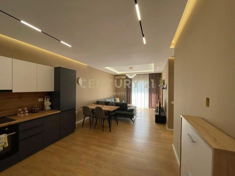 Tirane, jepet me qera apartament 2+1+Aneks+Ballkon Kati 1, 103 m² 750 € (Neom118113)