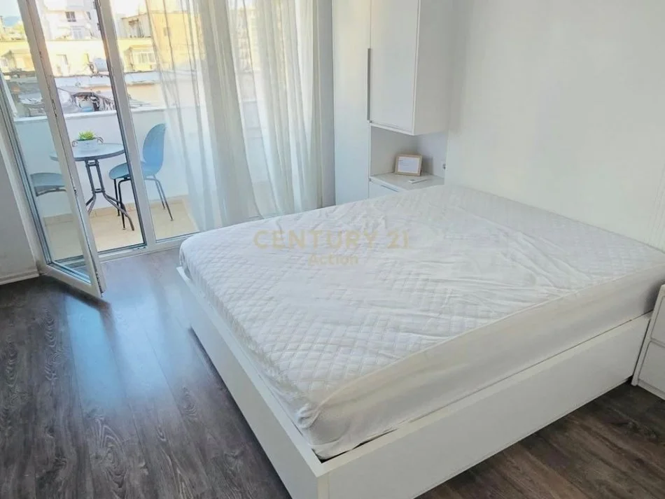 Tirane, jepet me qera apartament 1+1 Kati 3, 73 m² 700 € 