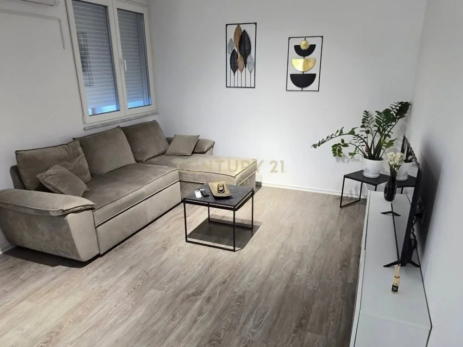 Tirane, jepet me qera apartament 1+1 Kati 3, 73 m² 700 € 