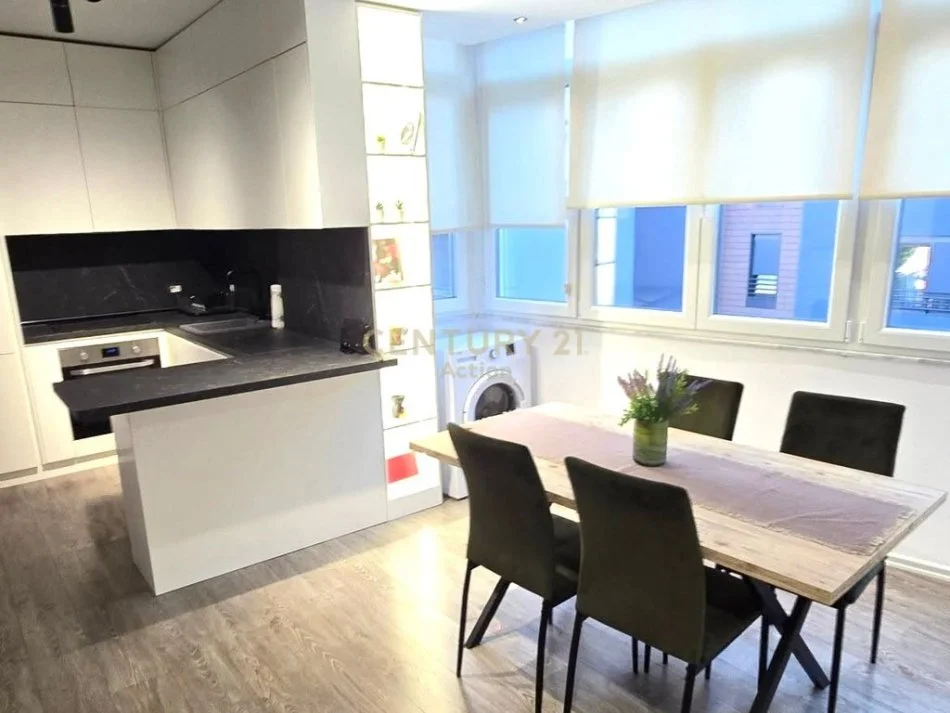 Tirane, jepet me qera apartament 1+1 Kati 3, 73 m² 700 € 