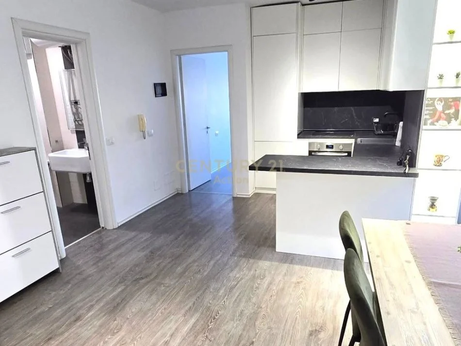 Tirane, jepet me qera apartament 1+1 Kati 3, 73 m² 700 € 