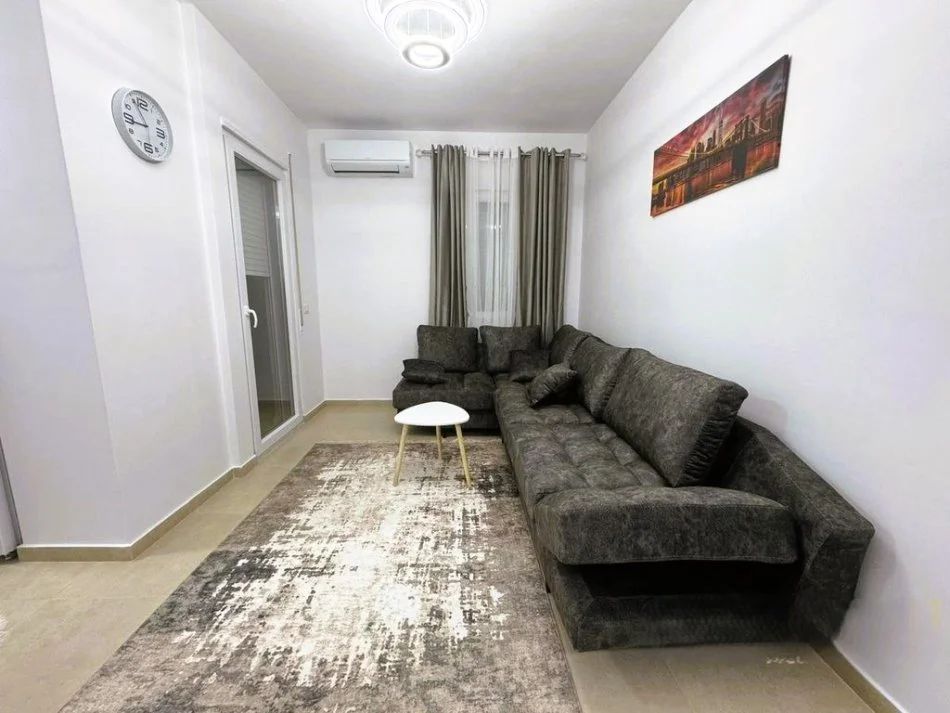Tirane, jepet me qera apartament 1+1+Aneks+Ballkon Kati 5, 54 m² 550 €
