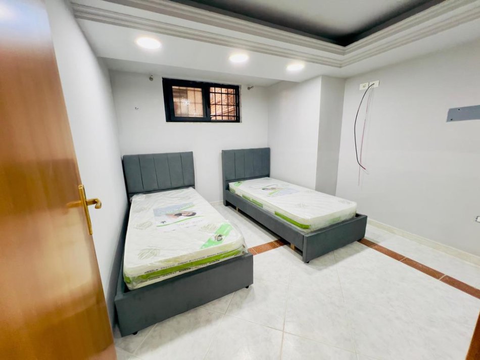 Tirane, jepet me qera apartament 2+1 Kati 1, 73 m² 480 € 