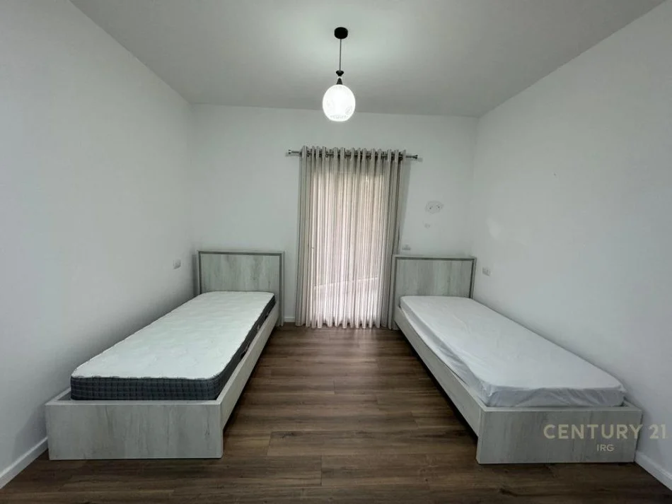 Tirane, jap me qera apartament 2+1+POST PARKIMI , 107 m² 700 € (KOPSHTI BOTANIK)