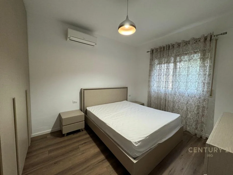 Tirane, jap me qera apartament 2+1+POST PARKIMI , 107 m² 700 € (KOPSHTI BOTANIK)