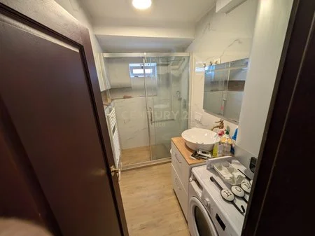Tirane, jepet me qera apartament 1+1 Kati 2, 48 m² 650 € (Bllok)