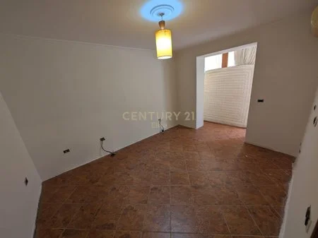 Tirane, jepet me qera apartament 1+1 Kati 2, 48 m² 650 € (Bllok)