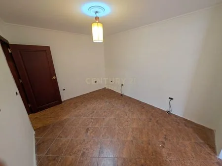 Tirane, jepet me qera apartament 1+1 Kati 2, 48 m² 650 € (Bllok)