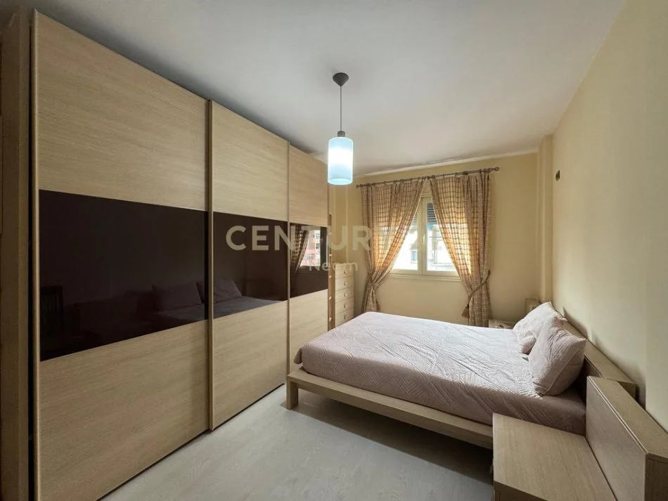 Tirane, jap me qera apartament 2+1+PARKIM , 99 m² 1.200 € (KOMUNA E PARISIT)