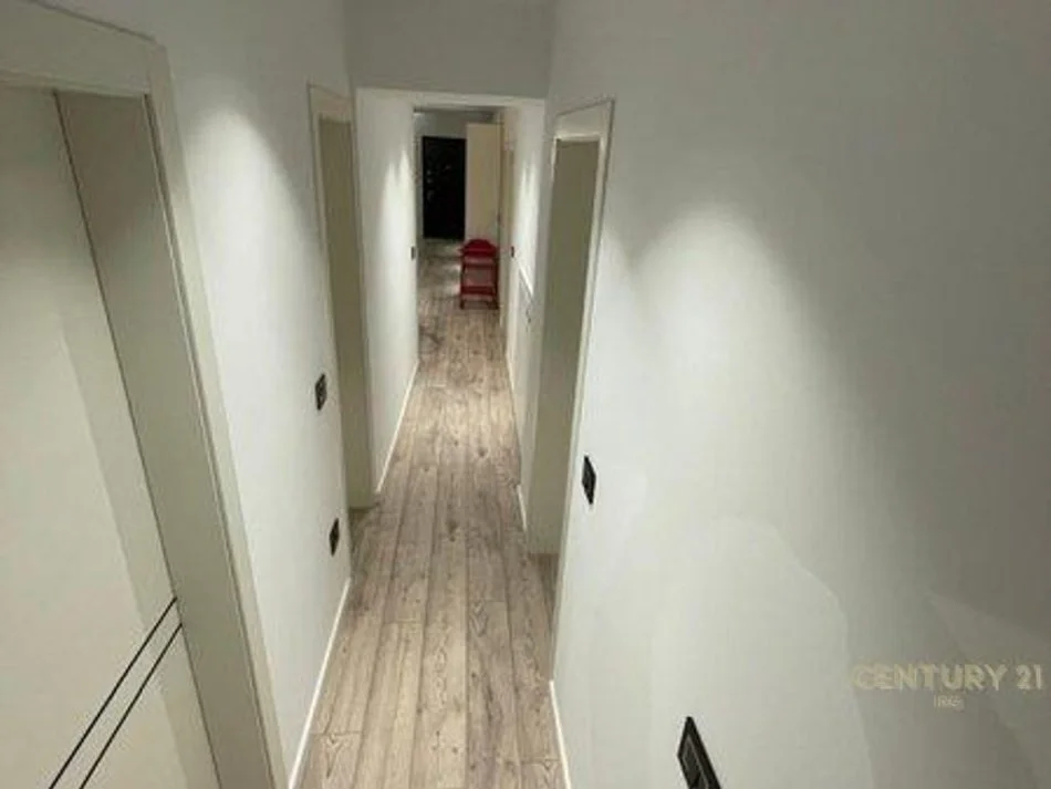 Tirane, shitet apartament 3+1 Kati 3, 129 m² 280.000 € 