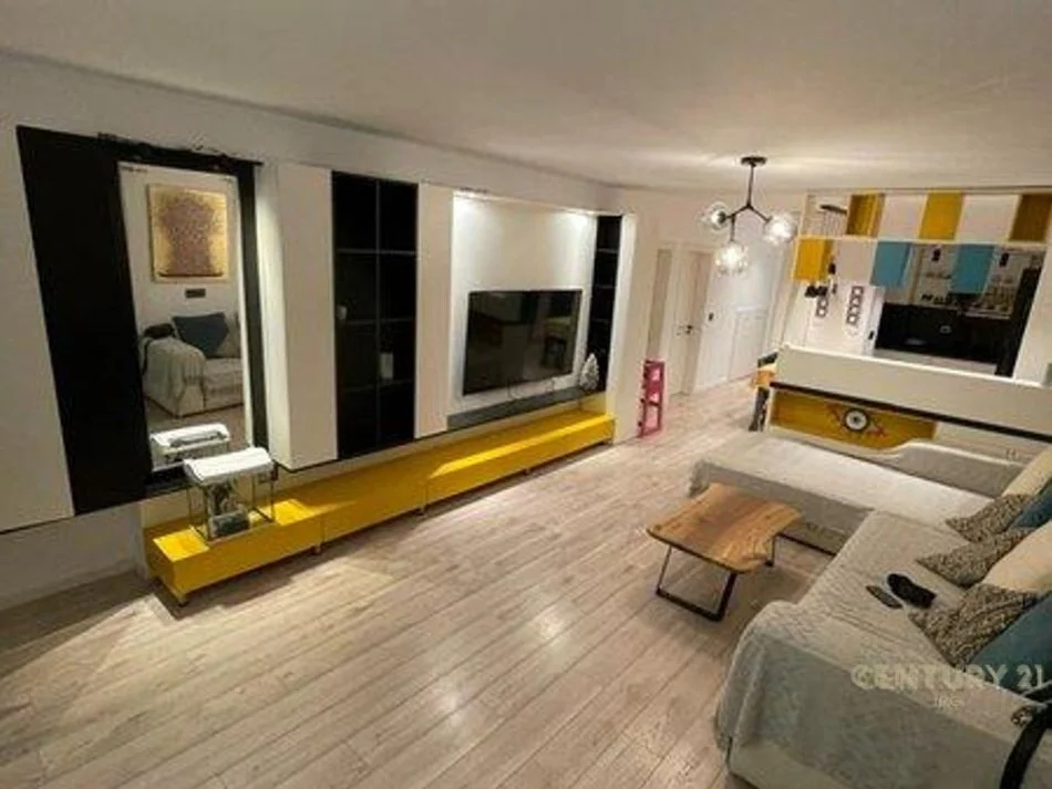 Tirane, shitet apartament 3+1+Ballkon Kati 3, 130 m² 280.000 € (rruga e durresit)