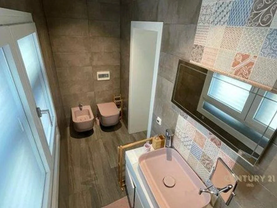 Tirane, shitet apartament 3+1 Kati 3, 129 m² 280.000 € (RRUGA E DURRESIT)