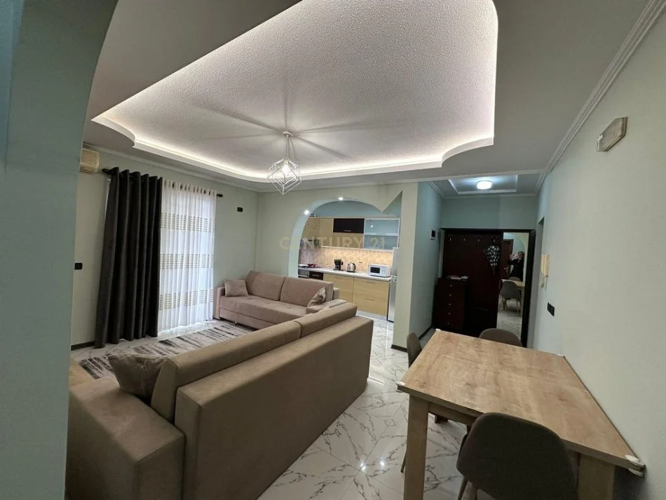 Tirane, jepet me qera apartament 1+1+Ballkon Kati 10, 73 m² 650 € (Tirana e Re)