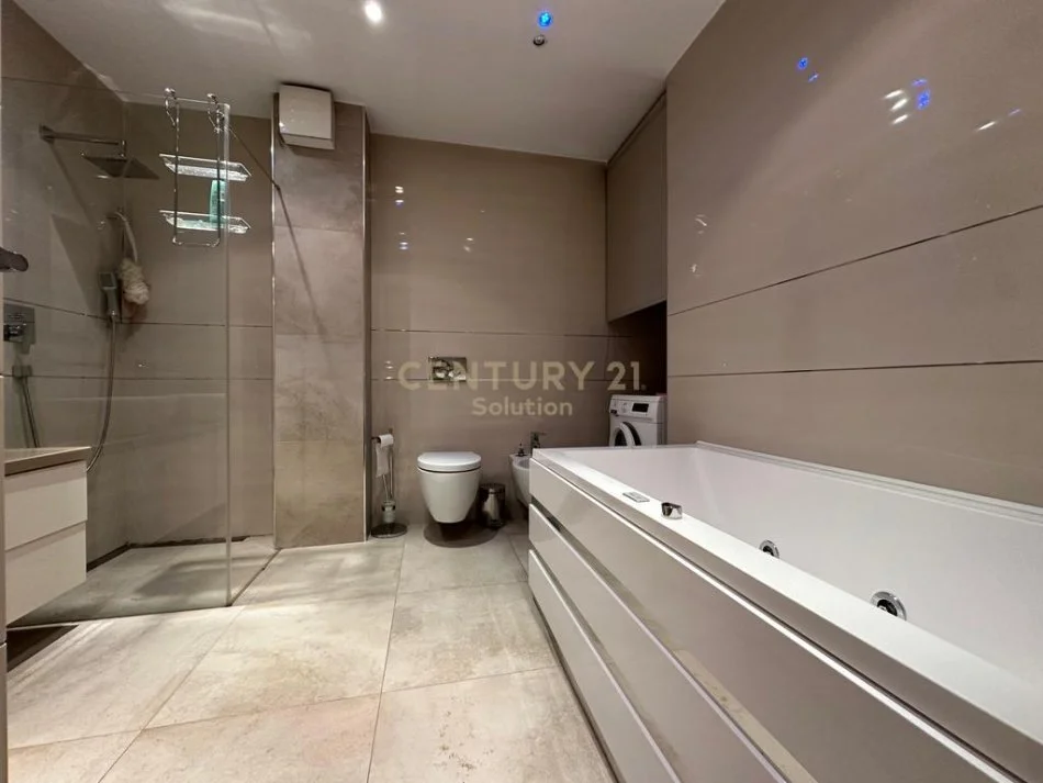 Tirane, shes apartament 2+1 , 120 m² 300.000 € (Komuna e Parisit)