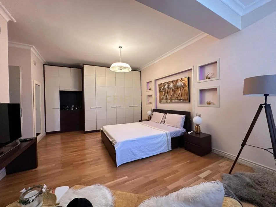 Tirane, shes apartament 2+1 , 120 m² 300.000 € (Komuna e Parisit)