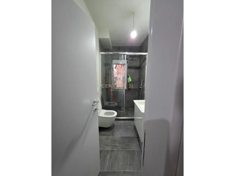 Tirane, shitet apartament 2+1 Kati 3, 80 m² 155.000 € (Materniteti i Ri)