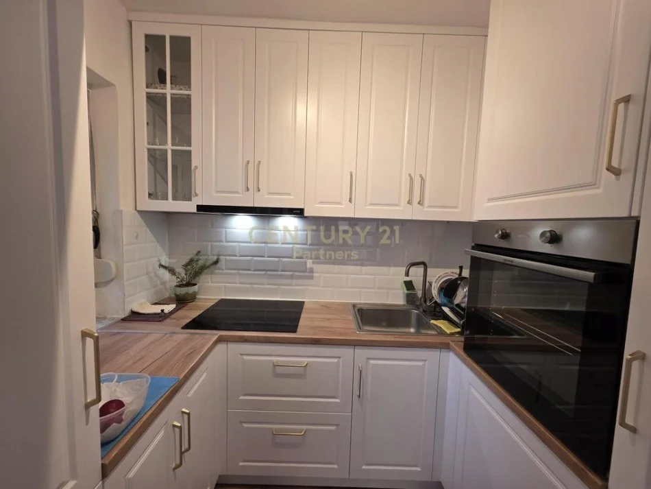 Tirane, shitet apartament 2+1 Kati 3, 80 m² 155.000 € (Materniteti i Ri)