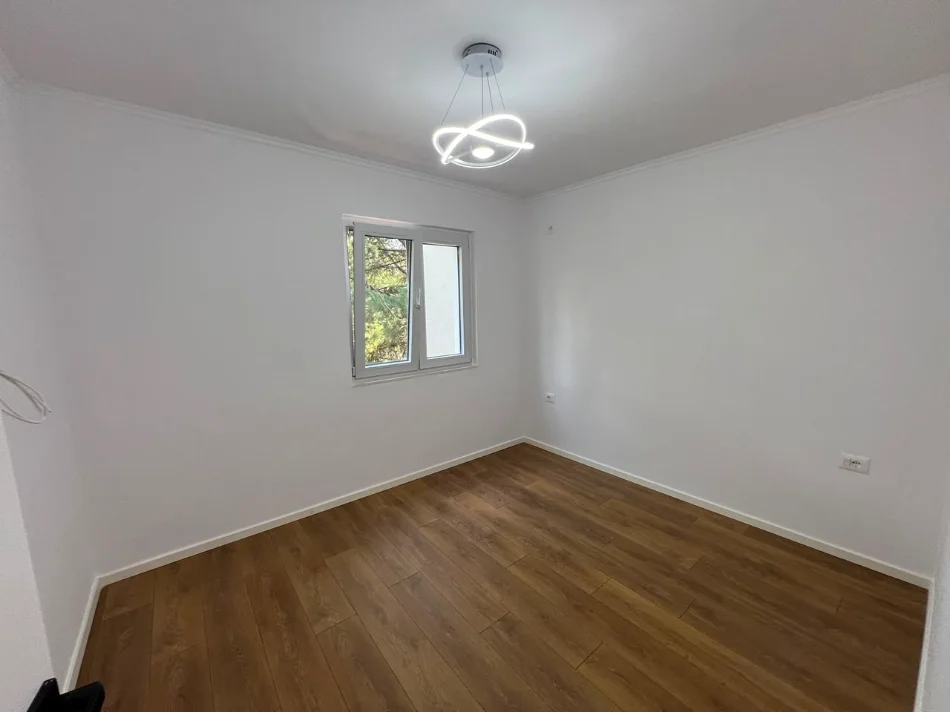 Tirane, shitet apartament 1+1 Kati 4, 34 m² 94.000 € (Xhenfize keko)