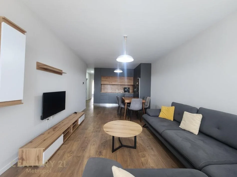 Tirane, jepet me qera apartament 2+1+Ballkon Kati 8, 115 m² 650 € 