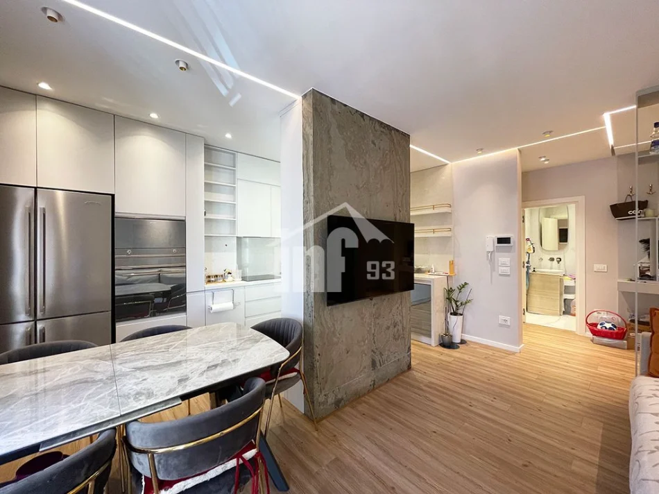 Tirane, jepet me qera apartament 2+1 Kati 5, 95 m² 950 € (RRUGA E “DIBRES”, TE SELVIA)