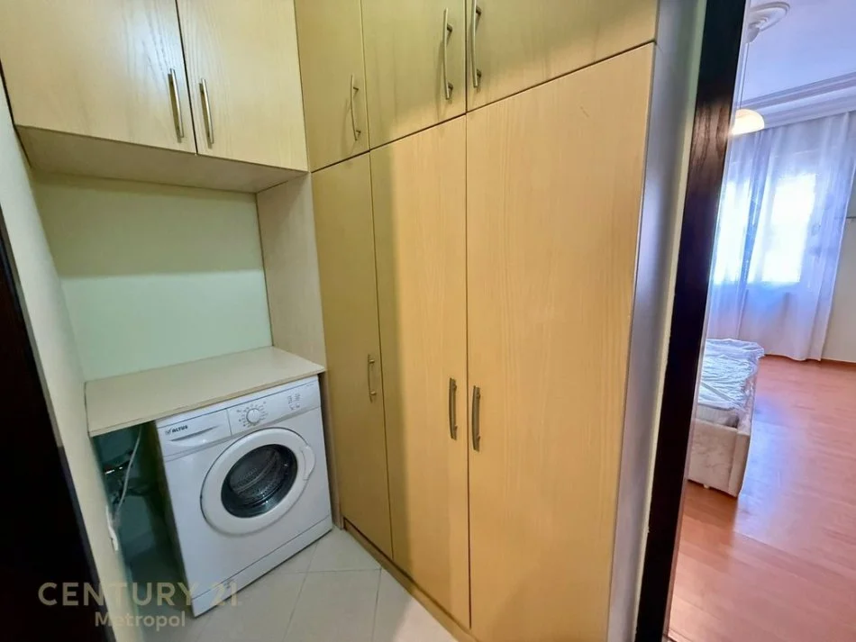 Tirane, jap me qera apartament 1+1 , 70 m² 500 € (KOMUNA E PARISIT)