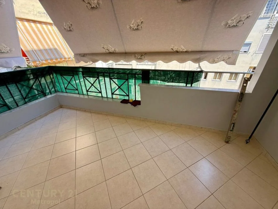 Tirane, jepet me qera apartament 1+1 Kati 5, 70 m² 500 € (Rruga "Robert Zhvarc")