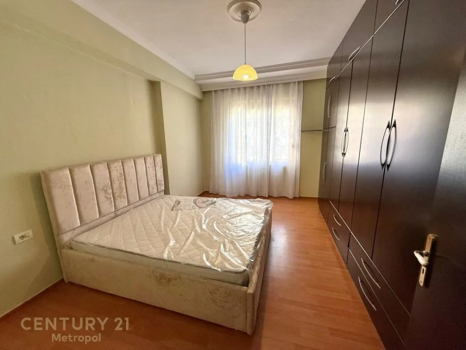 Tirane, jepet me qera apartament 1+1 Kati 5, 70 m² 500 € (Rruga "Robert Zhvarc")
