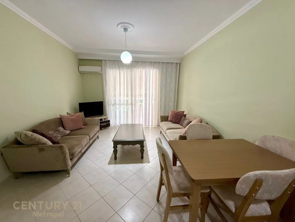 Tirane, jepet me qera apartament 1+1 Kati 5, 70 m² 500 € (Rruga "Robert Zhvarc")