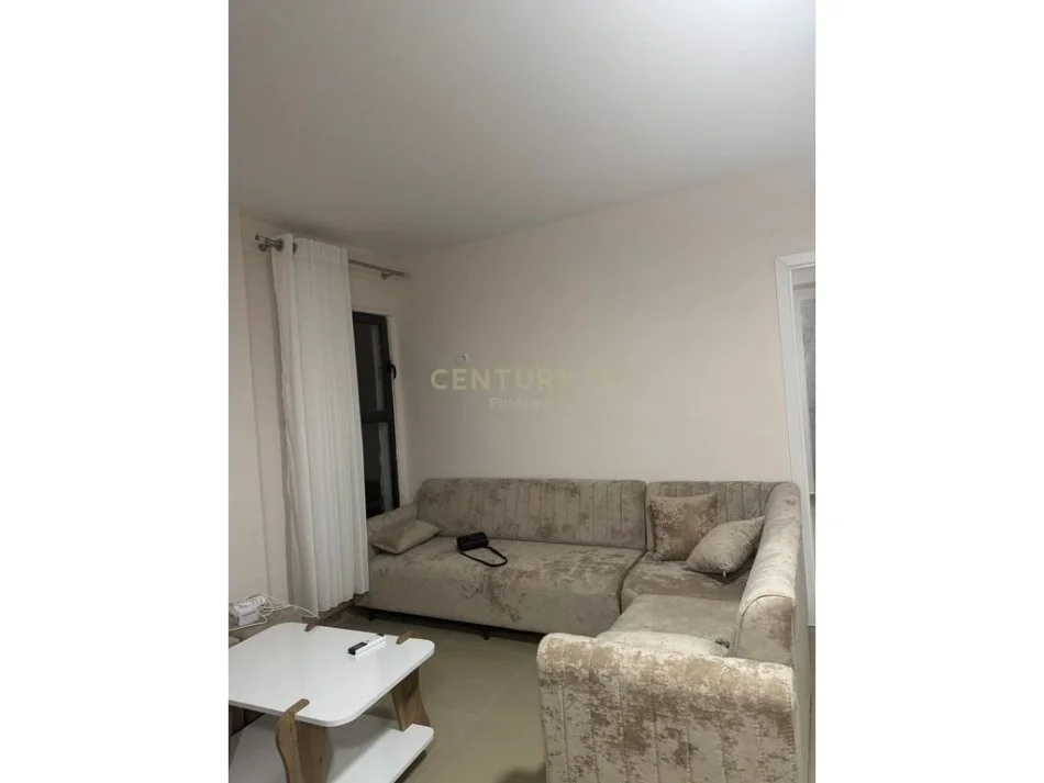 Durres, jepet me qera apartament 2+1+Ballkon Kati 5, 400 € (plazh hekurudha)